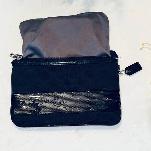 Coach Signature Jacquard Sequin Stripe Large Wristlet -‎ Like New - Picture 6 of 6